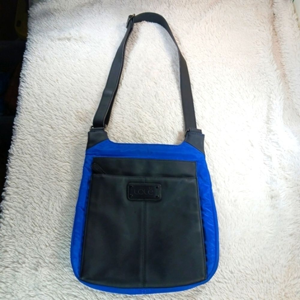 Lolë Luz Cross Body Bag in Blue and Black.  Unisex College Sporty and Preppy....